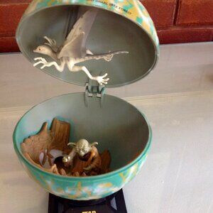 Star Wars Collectible Vintage Dagobah Complete Galaxy with Yoda